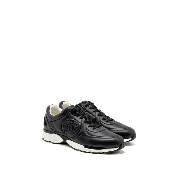 Chanel size 45 CC logo sneakers leather black / white