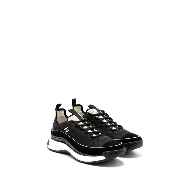 Chanel Size 44 Classic Sneaker Fabric/Suede Calfskin Black/White