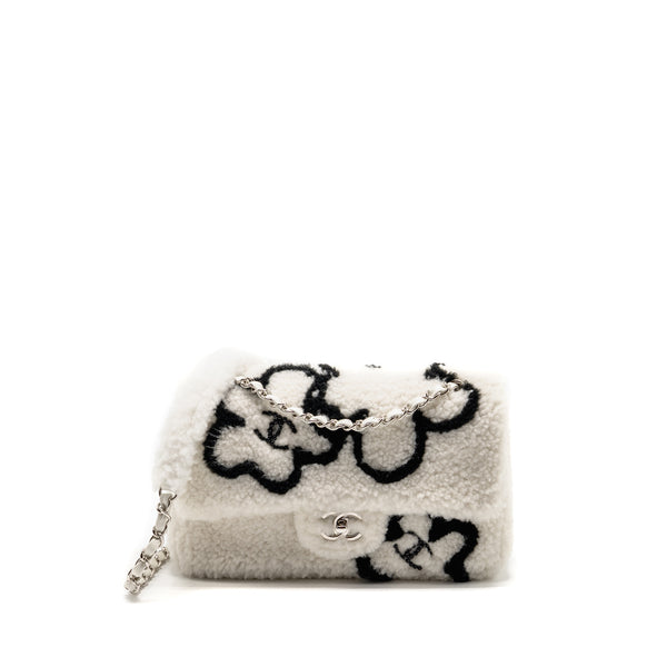 Chanel 22A Fluffy camellia flap bag shearling white SHW (microchip)