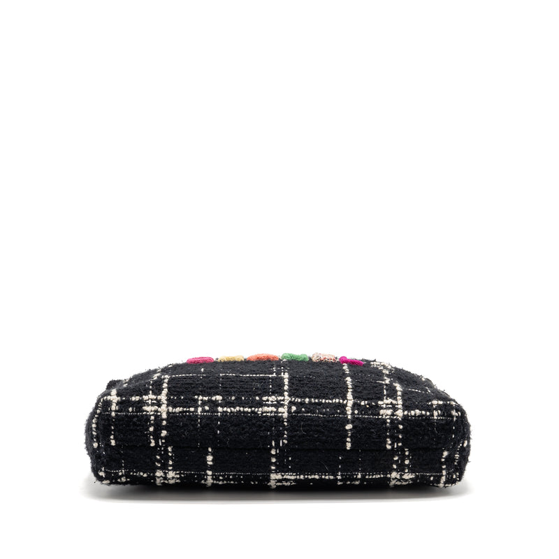 Chanel Medium 22 Bag Quilted Tweed Black / Multicolour GHW (Microchip)