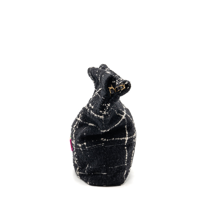 Chanel Medium 22 Bag Quilted Tweed Black / Multicolour GHW (Microchip)