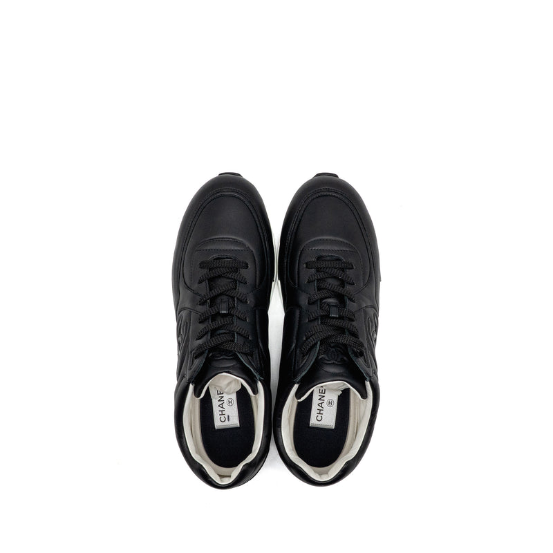 Chanel size 45 CC logo sneakers leather black / white