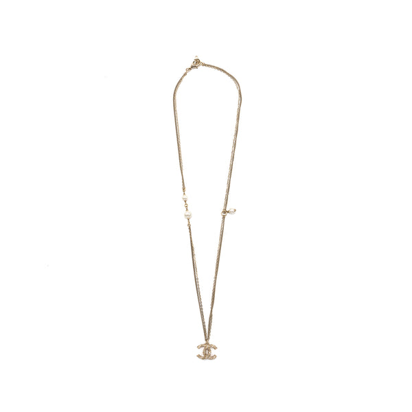 Chanel small CC logo and pearl necklace light gold tone