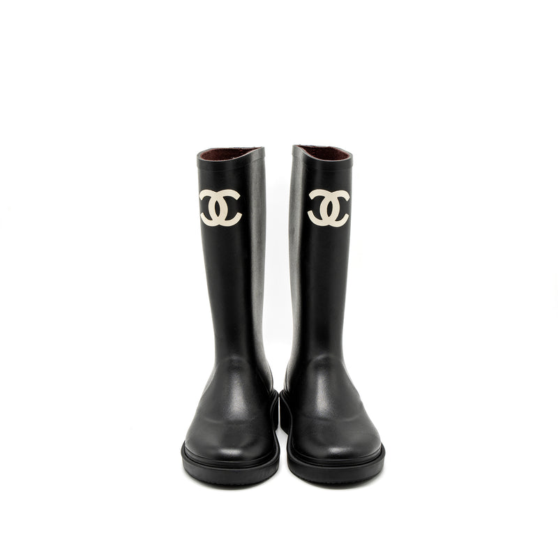 Chanel Size 35 Rubber Boots Black/White