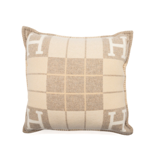 Coussin Hermès Avalon III Petit Modèle – Laine Cachemire, Motif Rayé, Coco Camomille