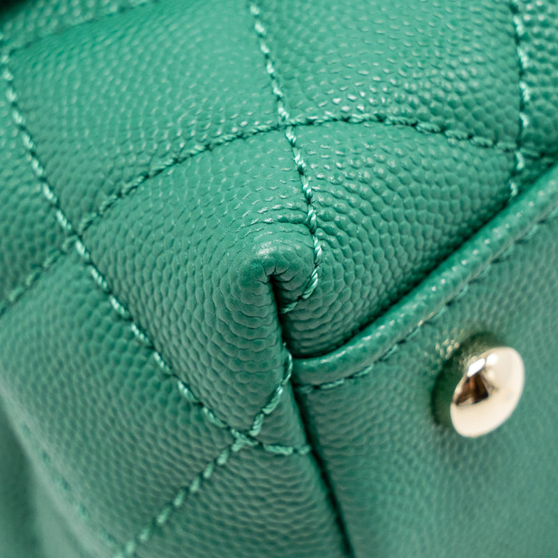 Chanel Small Coco handle caviar green LGHW (microchip)