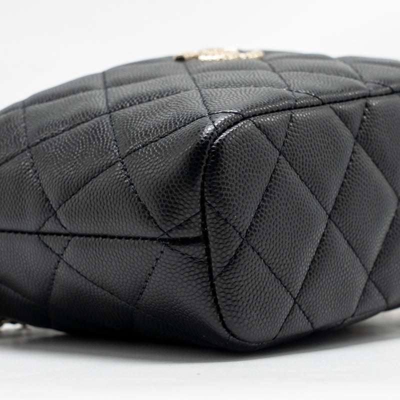 Chanel 25c Detail CC Logo Quilted Hobo Bag caviar black LGHW (microchip)
