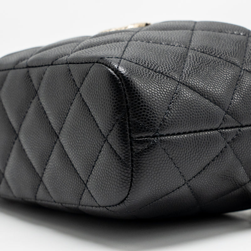 Chanel 25c Detail CC Logo Quilted Hobo Bag caviar black LGHW (microchip)