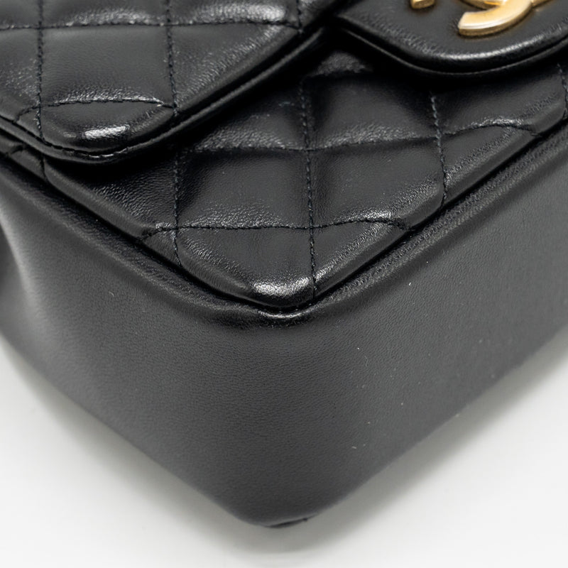 Chanel 24p pearl chain Mini Flap Bag Lambskin Black GHW (Microchip)