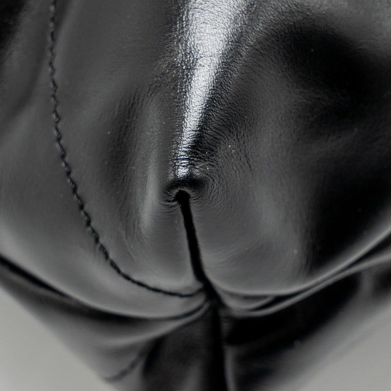 CHANEL Medium 22 Bag Shiny Calfskin Black GHW (Microchip)