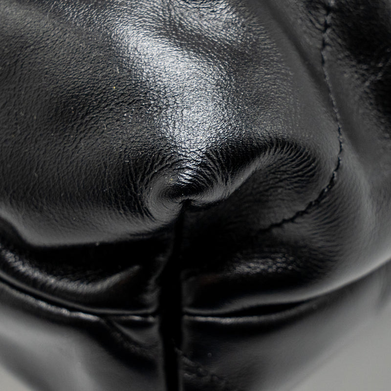 CHANEL Medium 22 Bag Shiny Calfskin Black GHW (Microchip)