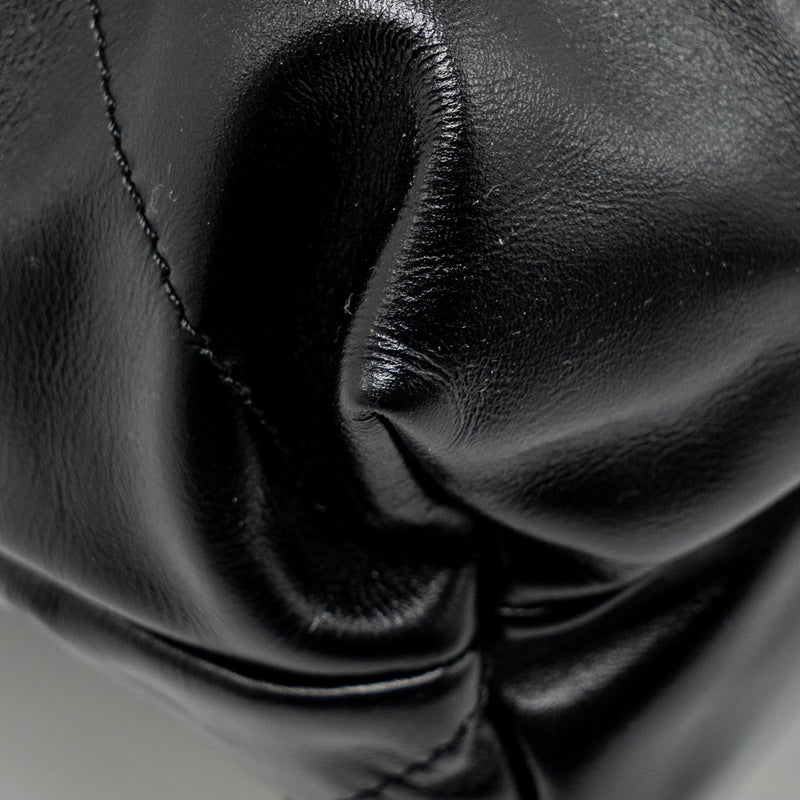 CHANEL Medium 22 Bag Shiny Calfskin Black GHW (Microchip)
