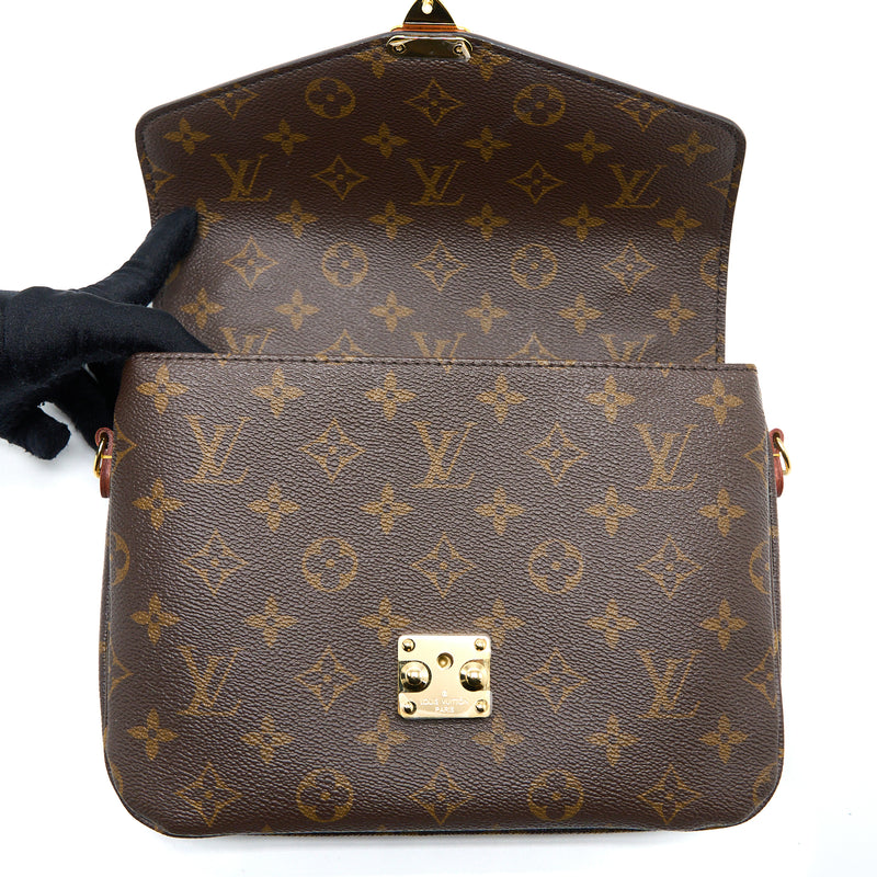 Louis Vuitton Pochette Métis Monogram Canvas GHW