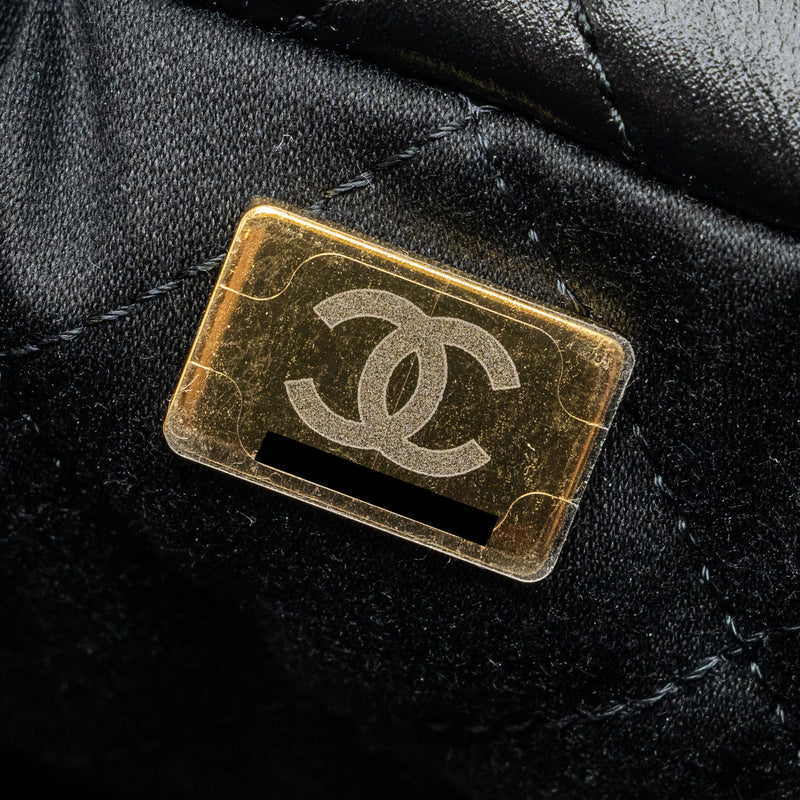 CHANEL medium 22 Bag Shiny Calfskin Black GHW