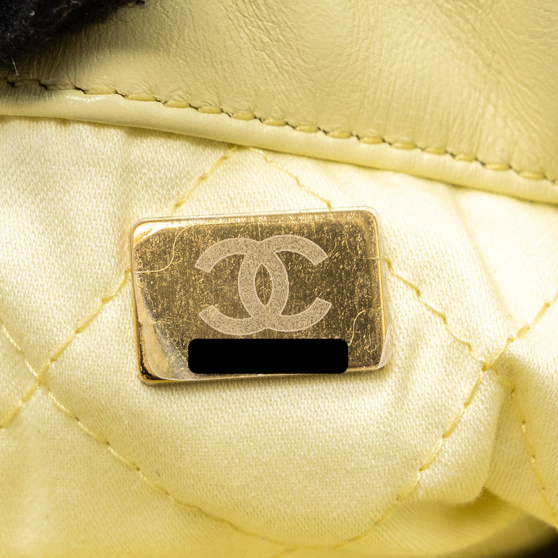 Chanel 23P Small 22 Backpack Shiny Calfskin Light Yellow Brushed GHW(Microchip)
