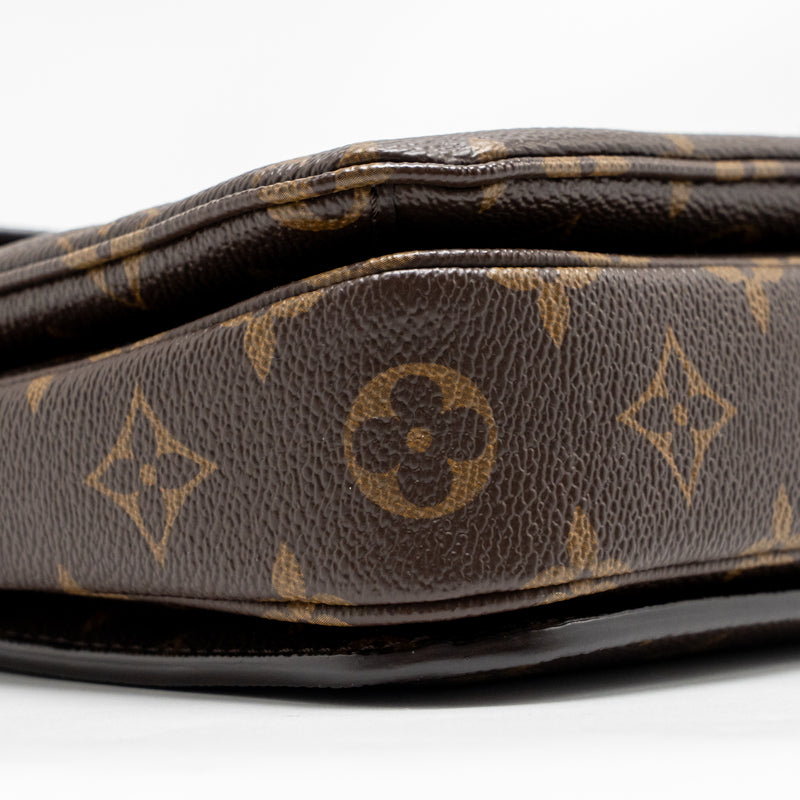 Louis Vuitton Pochette Metis Monogram Canvas GHW