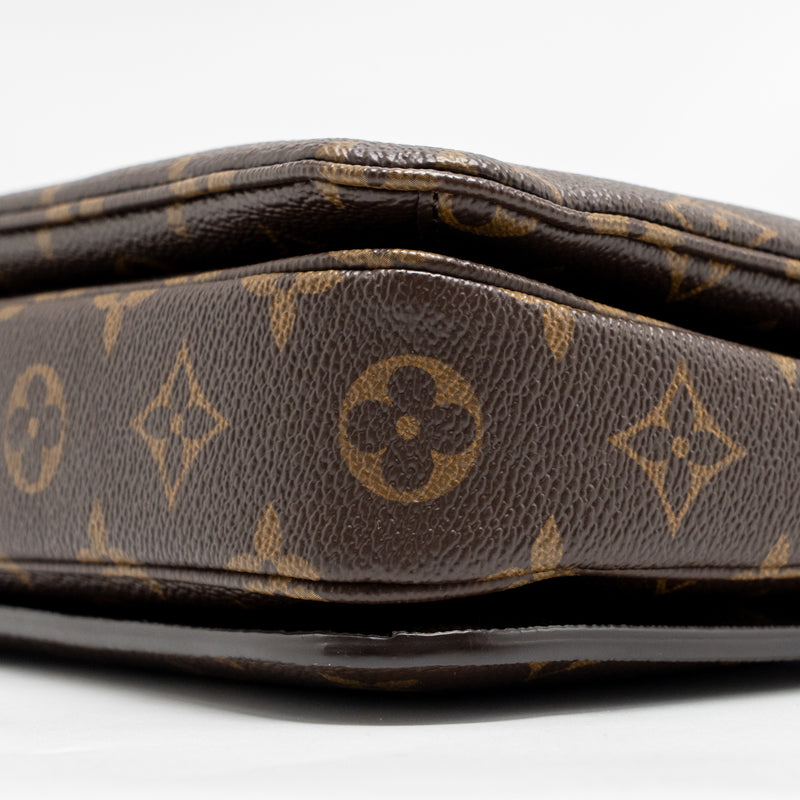 Louis Vuitton Pochette Metis Monogram Canvas GHW