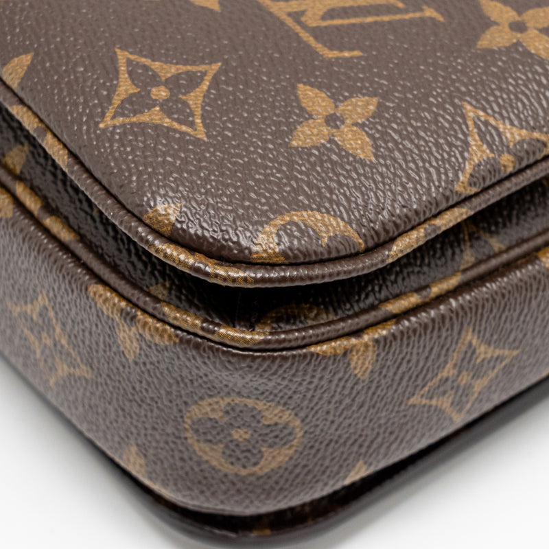 Louis Vuitton Pochette Metis Monogram Canvas GHW