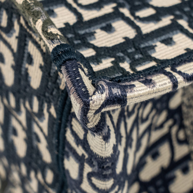 Dior Small Book Tote Blue/Ecru Dior Oblique Embroidry