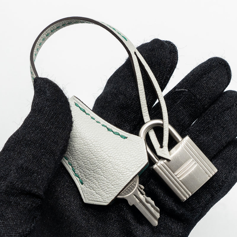 Hermes kelly 25 chevre Mysore leather gris perle / Malachite / vert emeraude brushed SHW stamp U