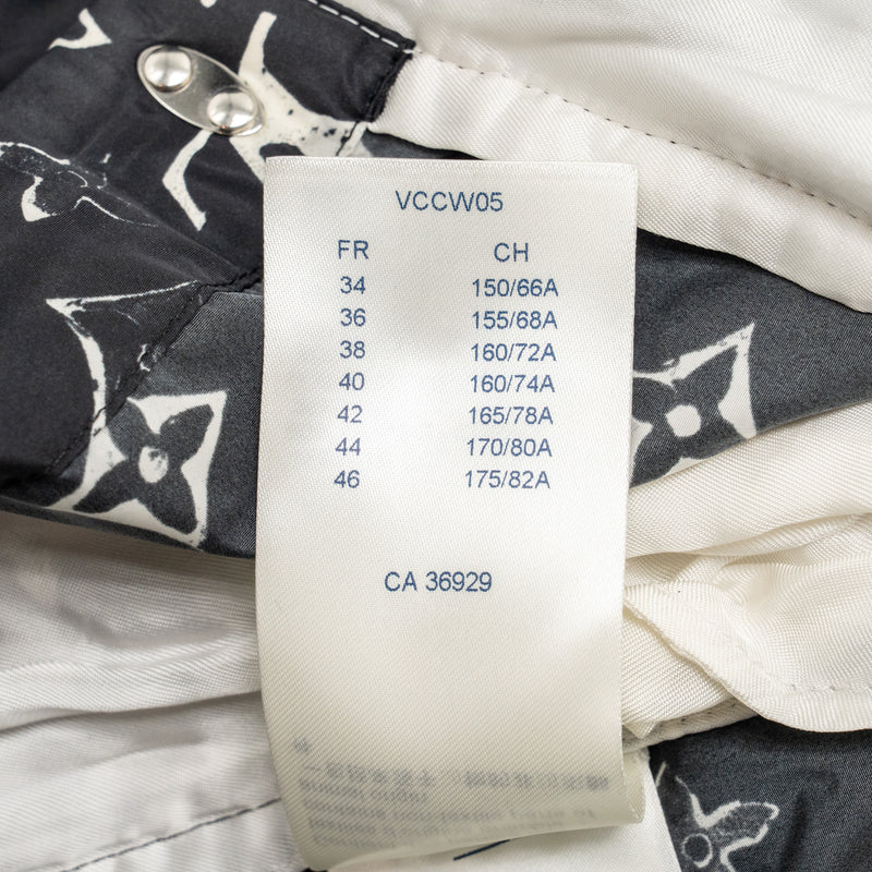 Louis Vuitton size 34 stencil-effect Monogram jogging pants Black/White Polyamide