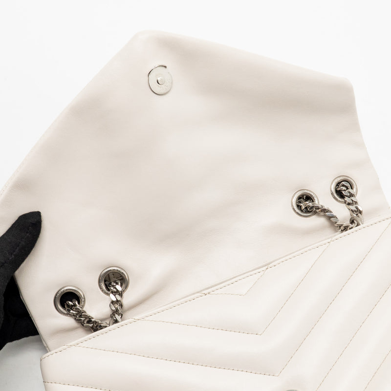 Saint Laurent/YSL Medium Lou Lou Bag Calfskin White SHW