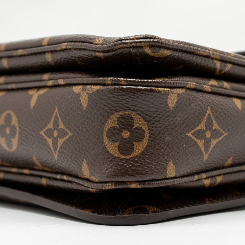 Louis Vuitton Pochette Métis Monogram Canvas GHW