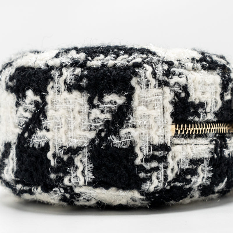 Chanel 19 round clutch  with chain with coin purse tweed / lambskin black/ white GHW