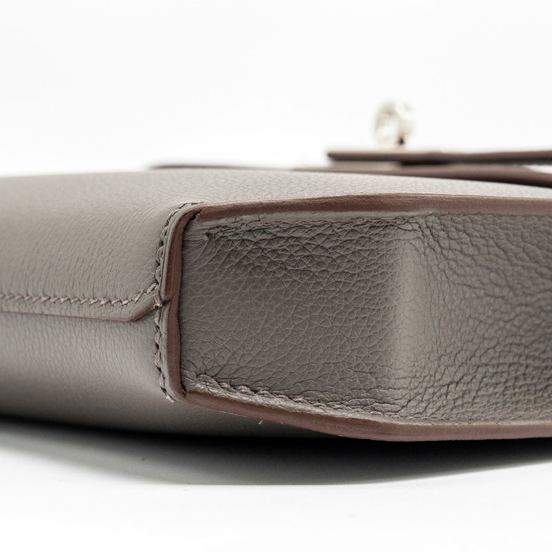 HERMES Pochette Kelly Depeches 25 Evercolor 8F Gris Etain SHW Stamp Z