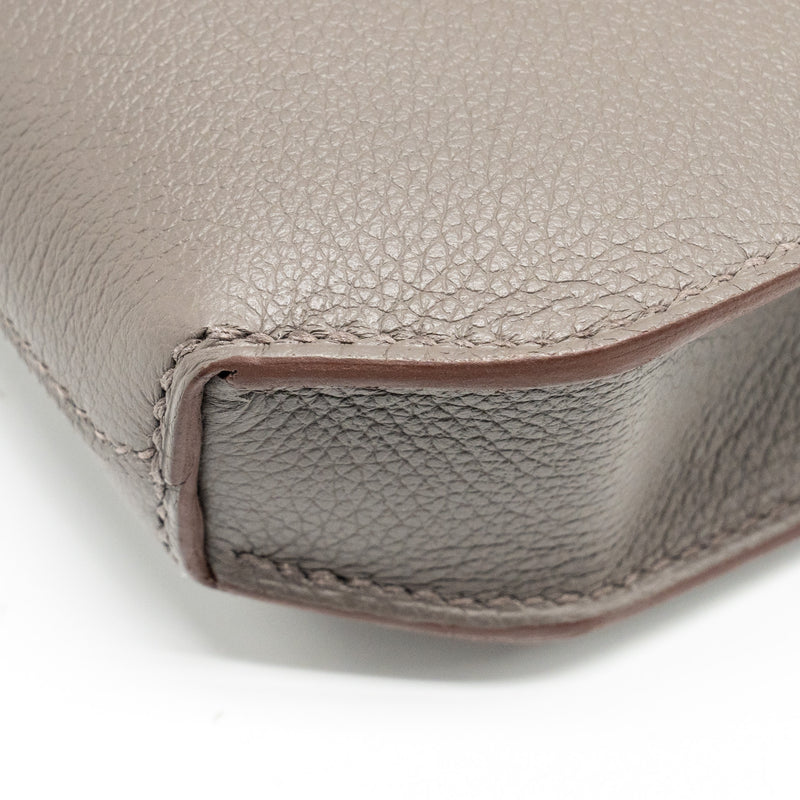 HERMES Pochette Kelly Depeches 25 Evercolor 8F Gris Etain SHW Stamp Z