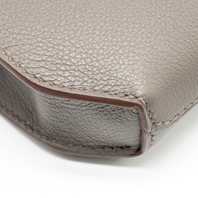 HERMES Pochette Kelly Depeches 25 Evercolor 8F Gris Etain SHW Stamp Z