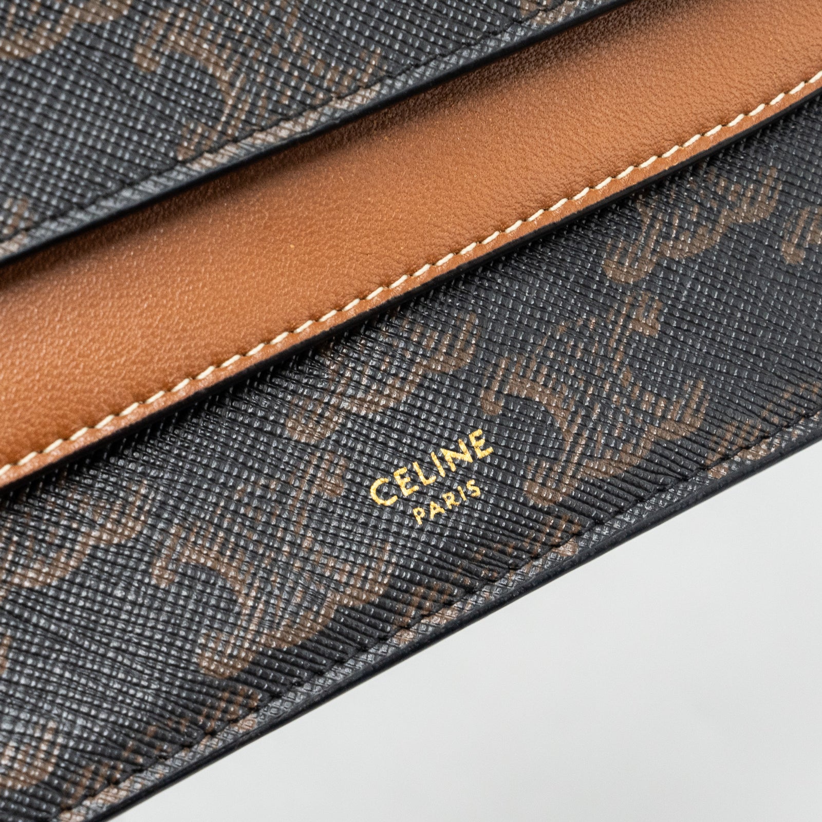 関税込★CELINE★Wallet Strap Triomphe Canvas Smooth Lambskin Celine Wallet on strap Triomphe Canvas / Smooth Lambskin Tan GHW