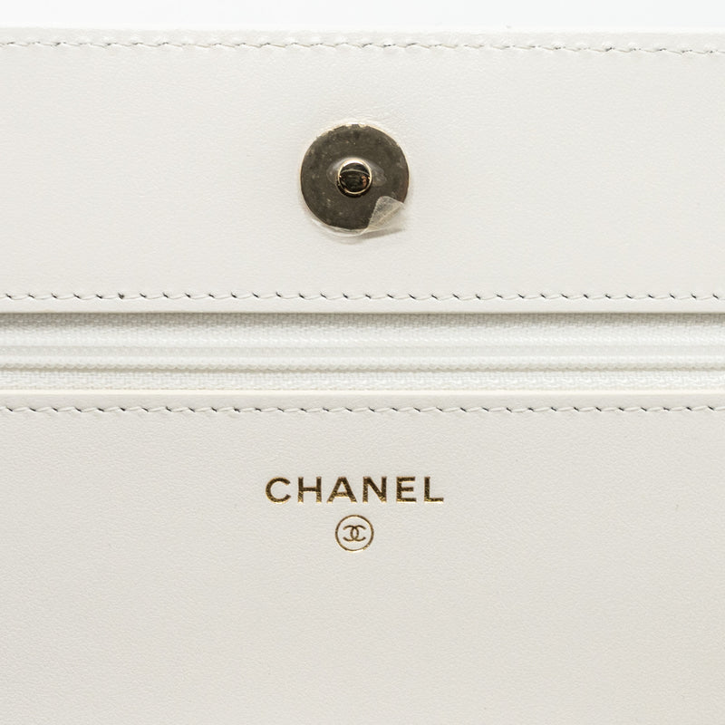 CHANEL BOY WALLET ON CHAIN CAVIAR WHITE LGHW (Microchip)