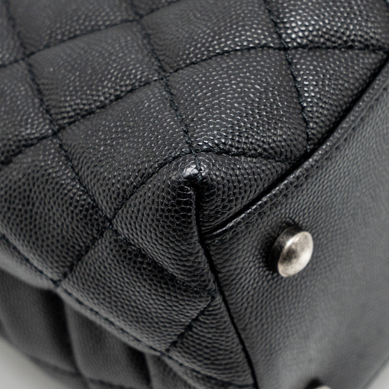 Chanel Medium Coco Handle Caviar/Lizard Handle Black/Burgundy Ruthenium Hardware