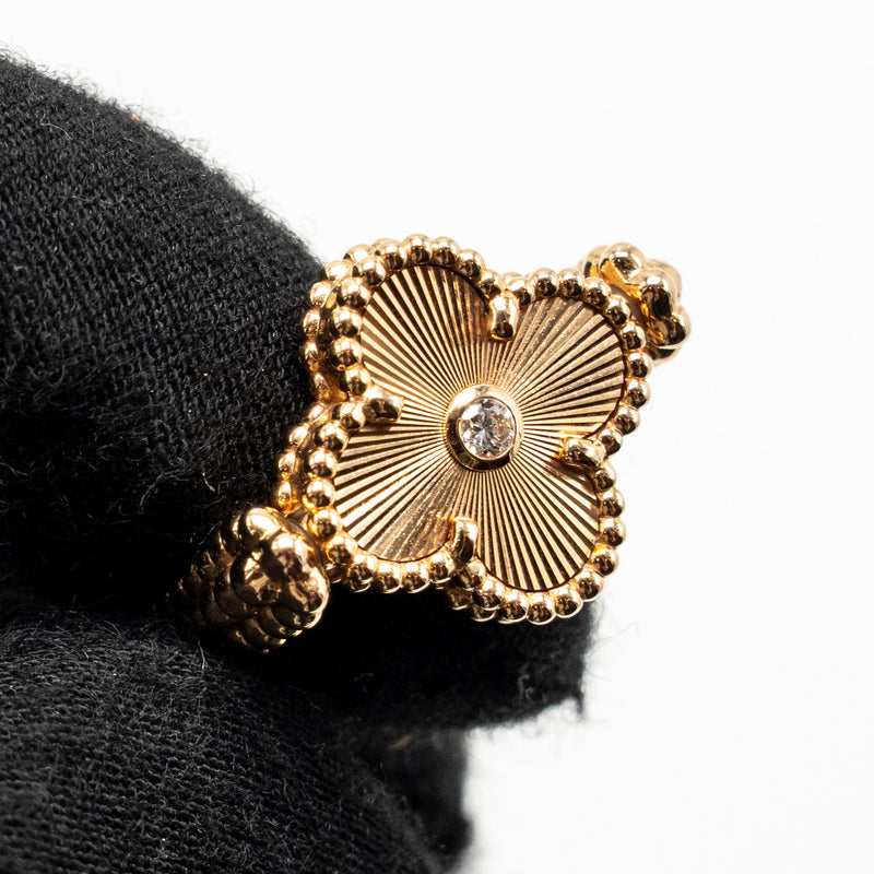Van Cleef and Arpels size 53 Vintage Alhambra Reversible ring 18K rose gold, carnelian, diamond