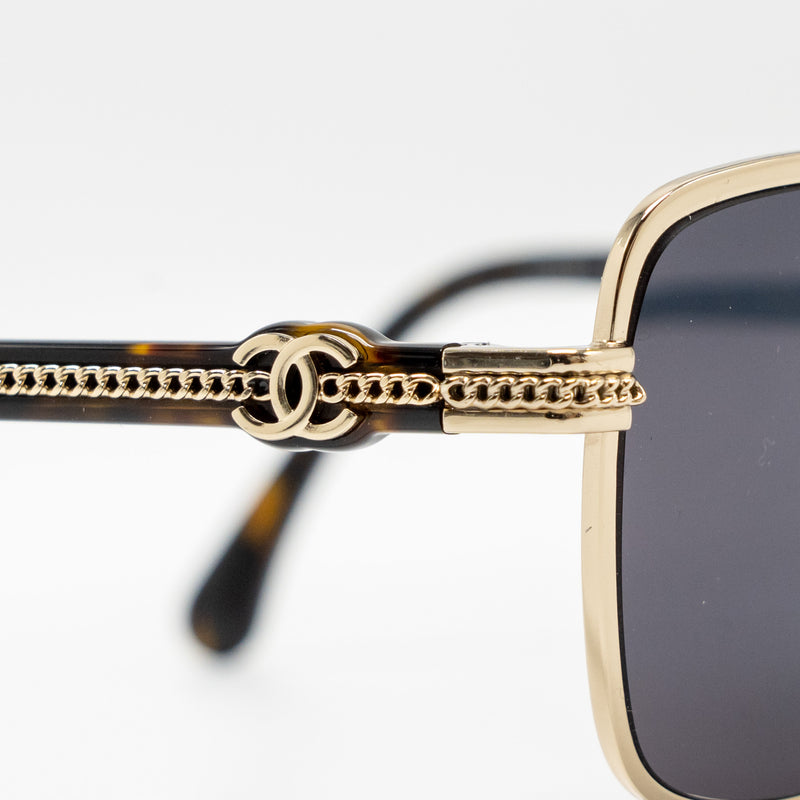 Chanel Sunglasses With Chain Grey / Multicolour Light Gold Tone