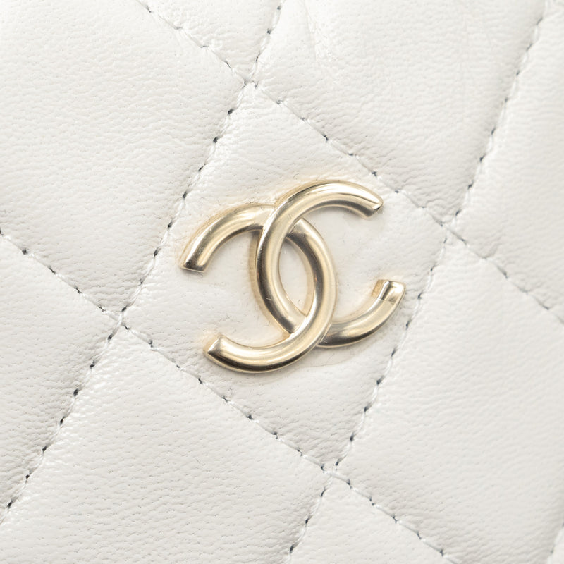 Chanel 23C round clutch lambskin white LGHW (microchip)