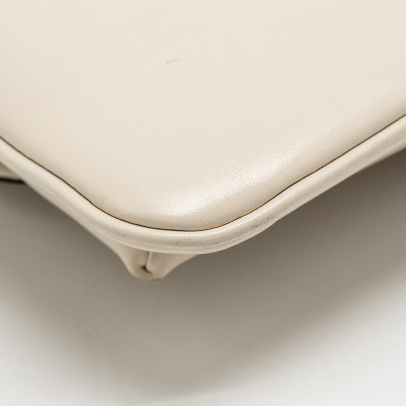 Gucci Small Arli Flap Bag Calfskin White GHW