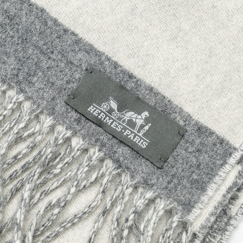 Hermes Casaque Love Story Muffler Cashmere Gris Clair / Ivoire