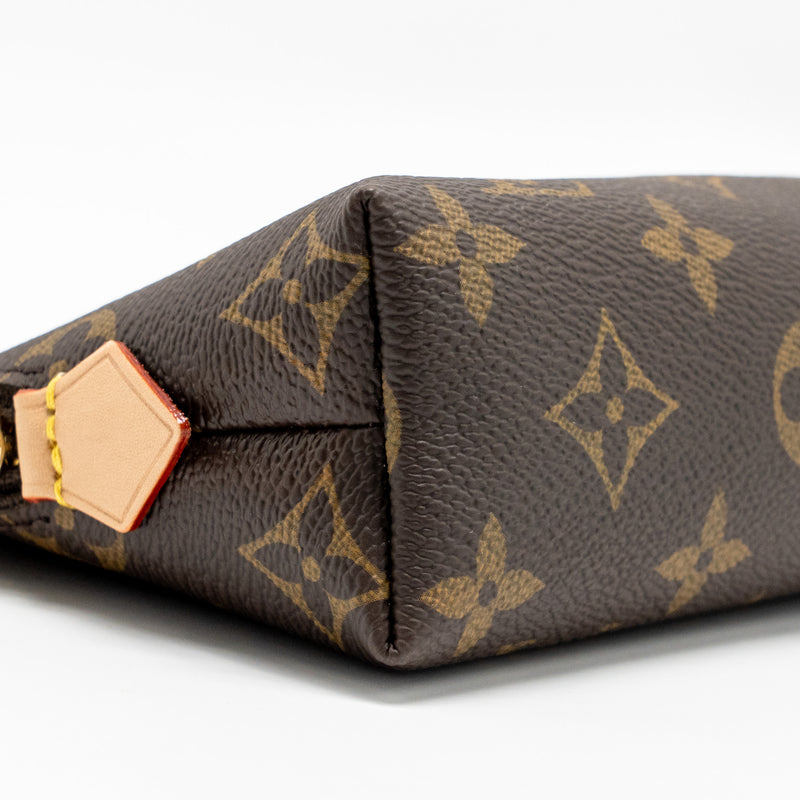 Louis Vuitton Cosmetic Pouch MM Monogram Canvas GHW