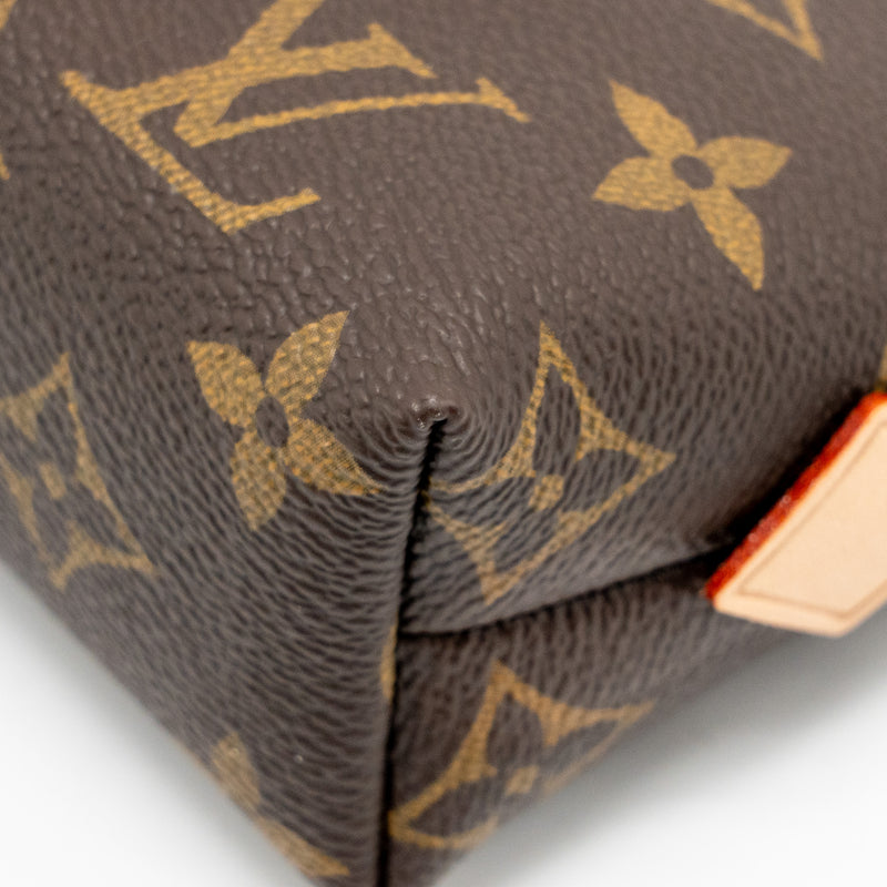Louis Vuitton Cosmetic Pouch MM Monogram Canvas GHW