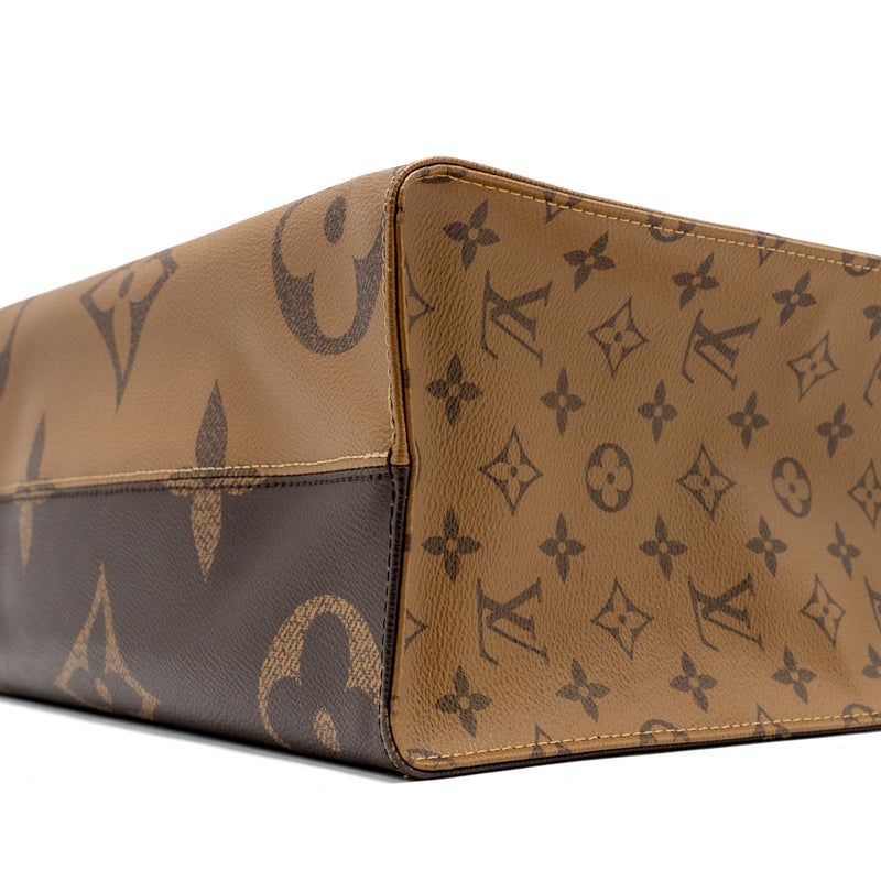 LOUIS VUITTON Onthego MM Monogram Canvas GHW