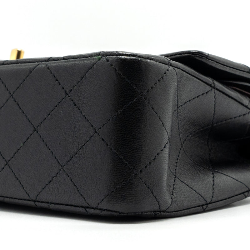 Chanel medium classic double flap Bag lambskin black GHW
