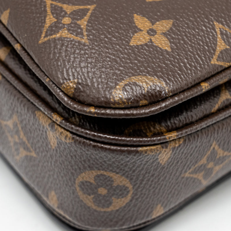 Louis Vuitton Pochette Metis Monogram Canvas GHW