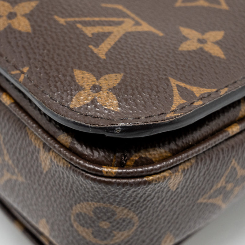 Louis Vuitton Pochette Metis Monogram Canvas GHW