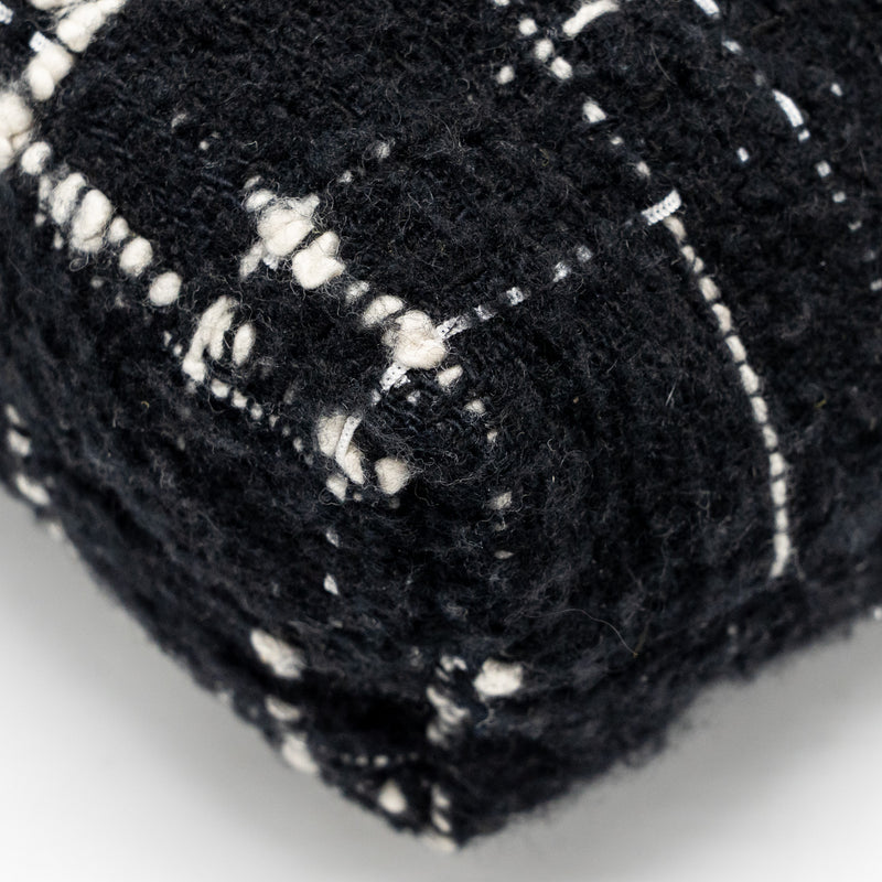 Chanel Medium 22 Bag Quilted Tweed Black / Multicolour GHW (Microchip)