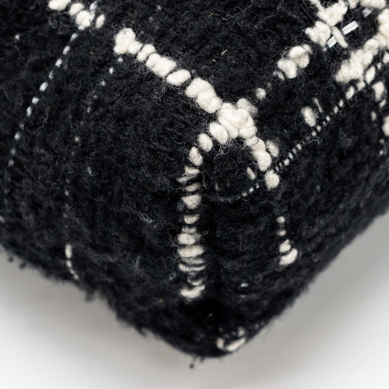 Chanel Medium 22 Bag Quilted Tweed Black / Multicolour GHW (Microchip)