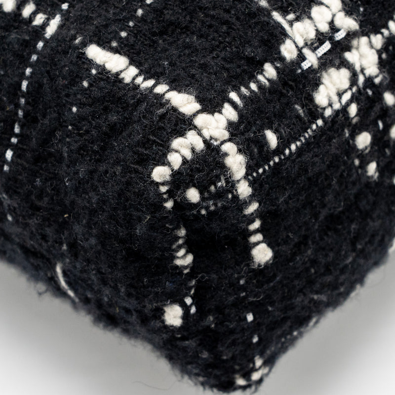 Chanel Medium 22 Bag Quilted Tweed Black / Multicolour GHW (Microchip)