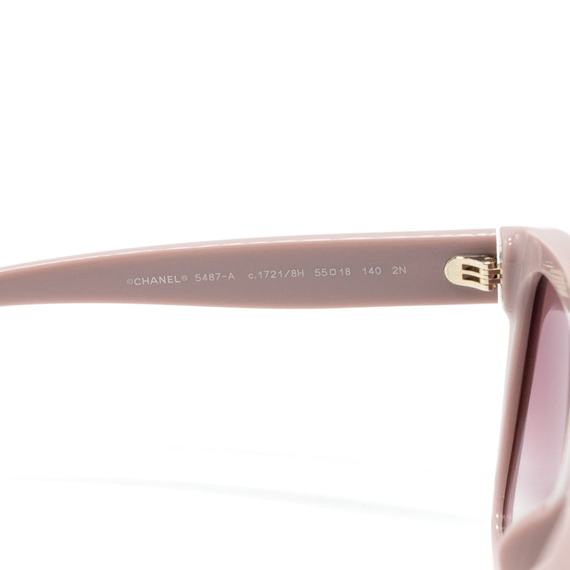Chanel sunglasses with pearl chain pink