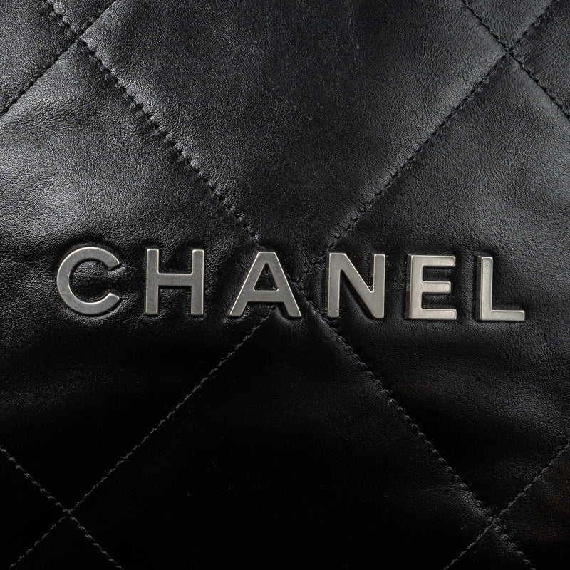 Chanel medium 22 Bag shiny calfskin black SHW (Microchip)